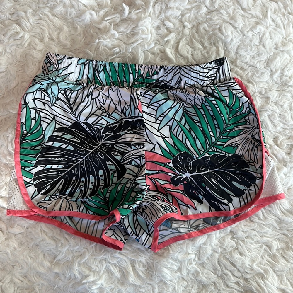 ideology, girls, athletic shorts, size medium. excellent used condition